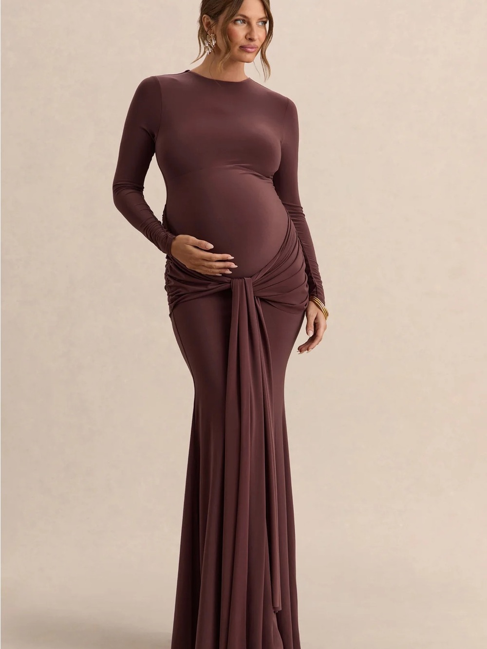 AVENY
Brown Crew-Neck Maternity Maxi Dress With Ruched-Detailing And Sash